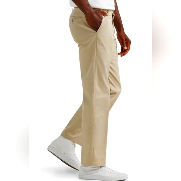 Lee Men's Total Freedom Stretch Relaxed Fit - Flat Front Pants - Sand, 33W x 29L - Picture 4 of 7